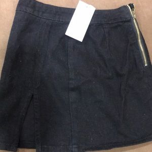 New black mini skirt with side zipper and slit.    Size 4.  16 inches
